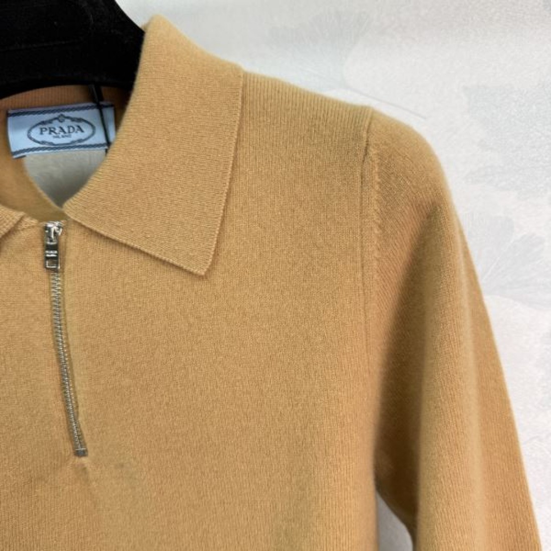 襟付きニット プルオーバー シンプルデザイン 秋冬コーデ PRADA プラダ コピー セーター 高品質ニット