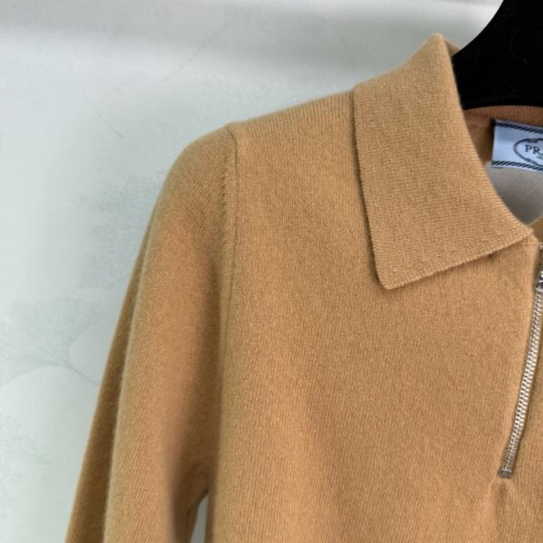 襟付きニット プルオーバー シンプルデザイン 秋冬コーデ PRADA プラダ コピー セーター 高品質ニット