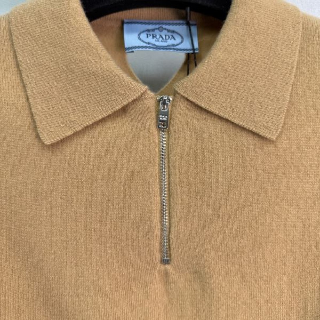 襟付きニット プルオーバー シンプルデザイン 秋冬コーデ PRADA プラダ コピー セーター 高品質ニット