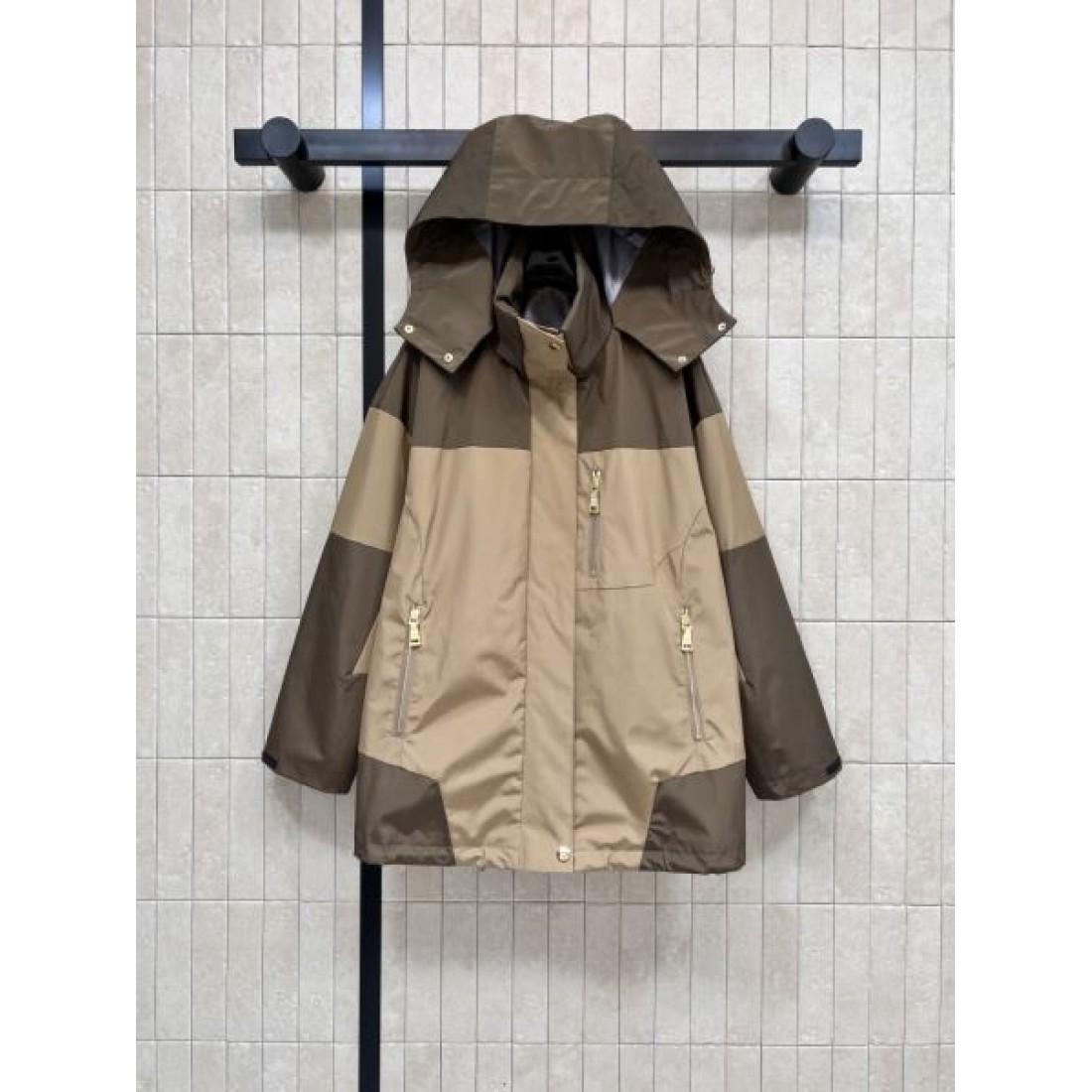 シェルジャケット ドローコード仕様 多ポケット 立体フォルム PRADA プラダ コピー アウター トレンド感