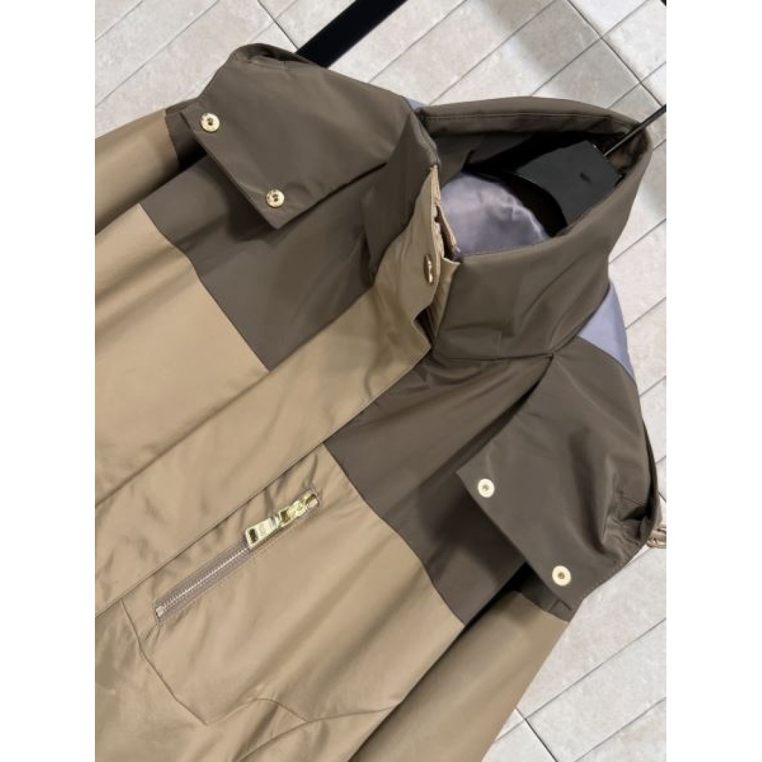 シェルジャケット ドローコード仕様 多ポケット 立体フォルム PRADA プラダ コピー アウター トレンド感