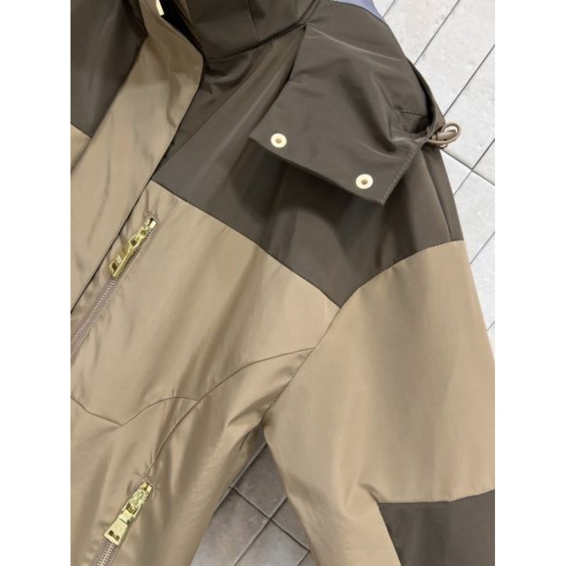 シェルジャケット ドローコード仕様 多ポケット 立体フォルム PRADA プラダ コピー アウター トレンド感