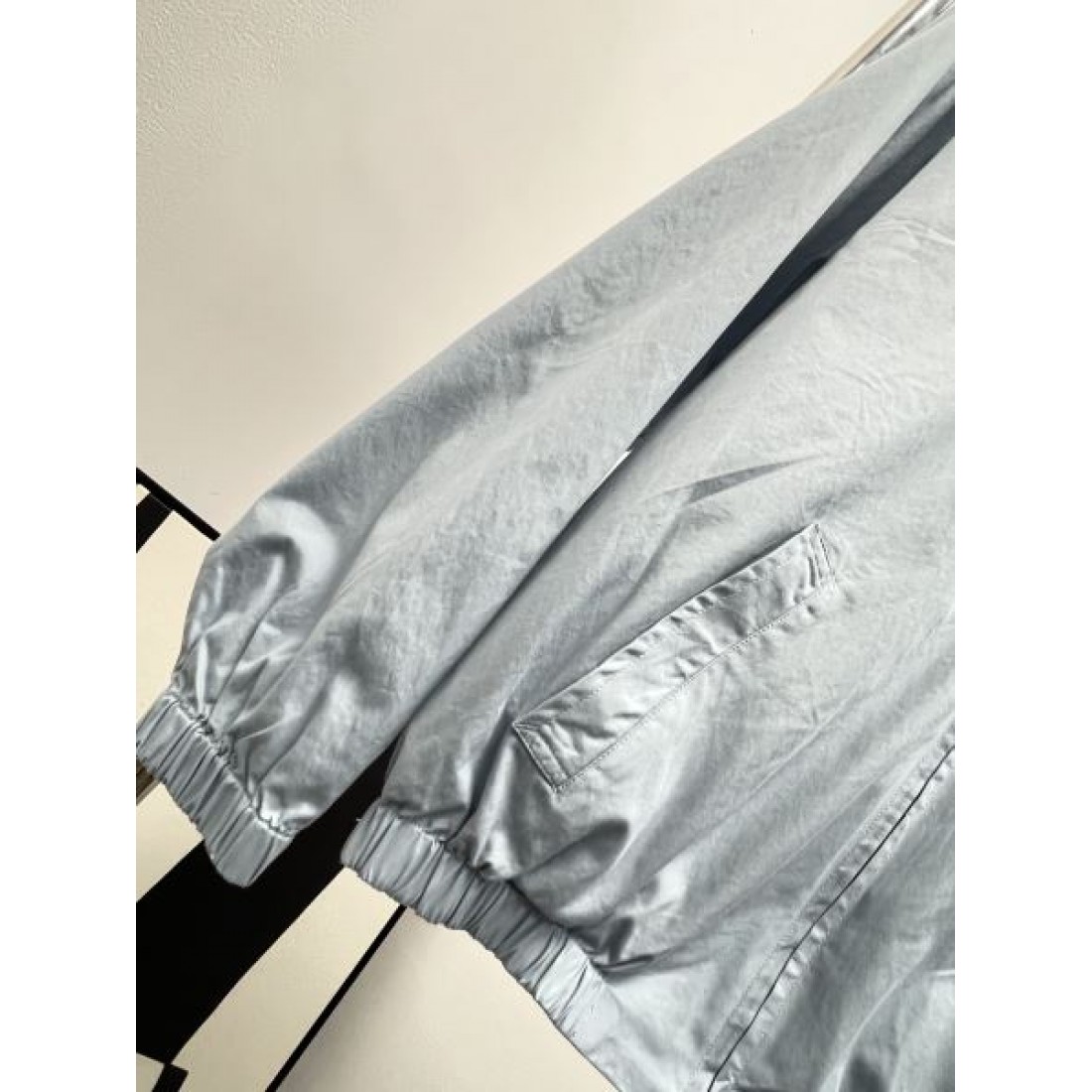 ナイロンジャケット スタンドカラー シンプルフォルム PRADA プラダ コピー アウター 軽量デザイン