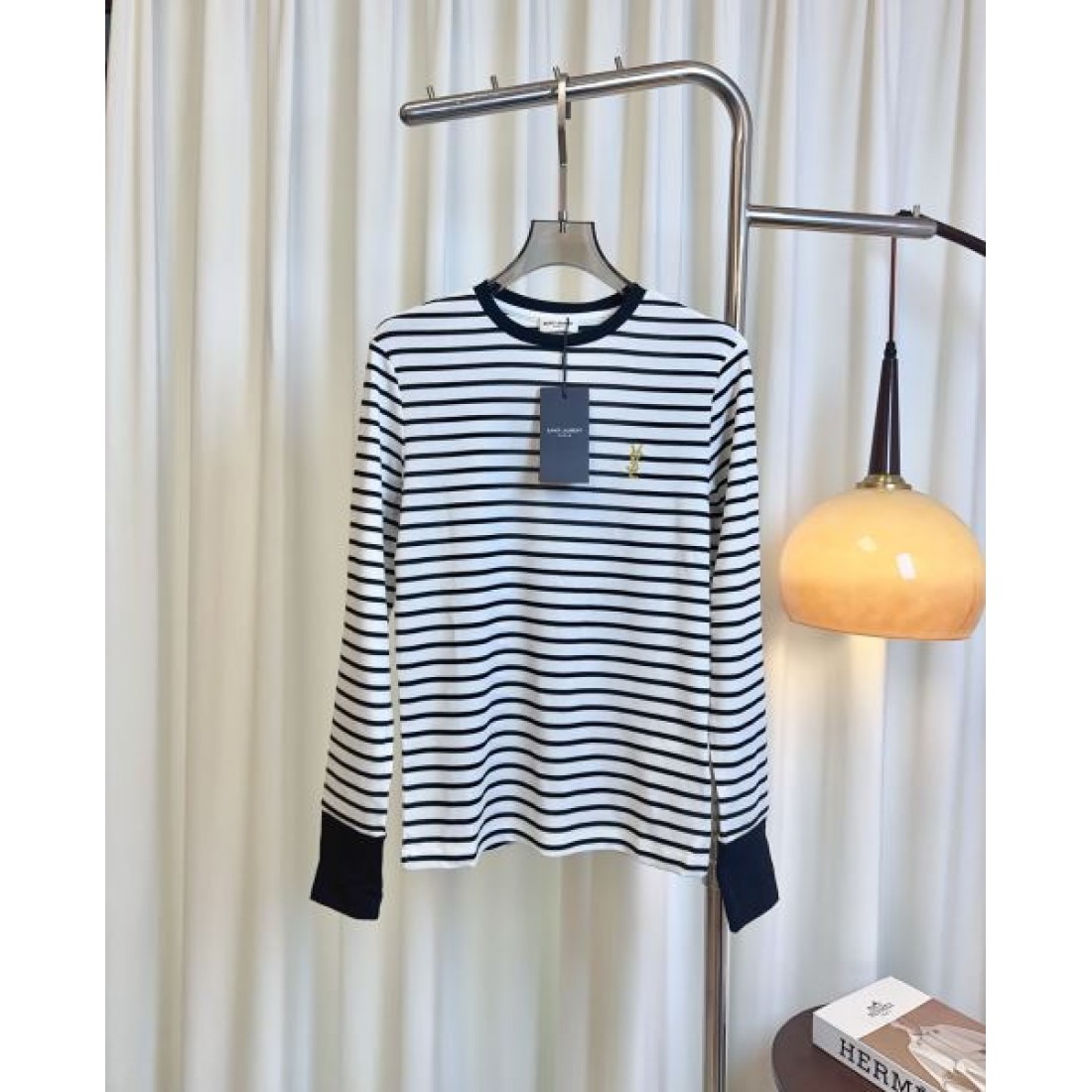 ストライプ柄 胸元エンブレム シンプルライン SAINT LAURENT サンローラン コピー ロングスリーブTシャツ 大人スタイル