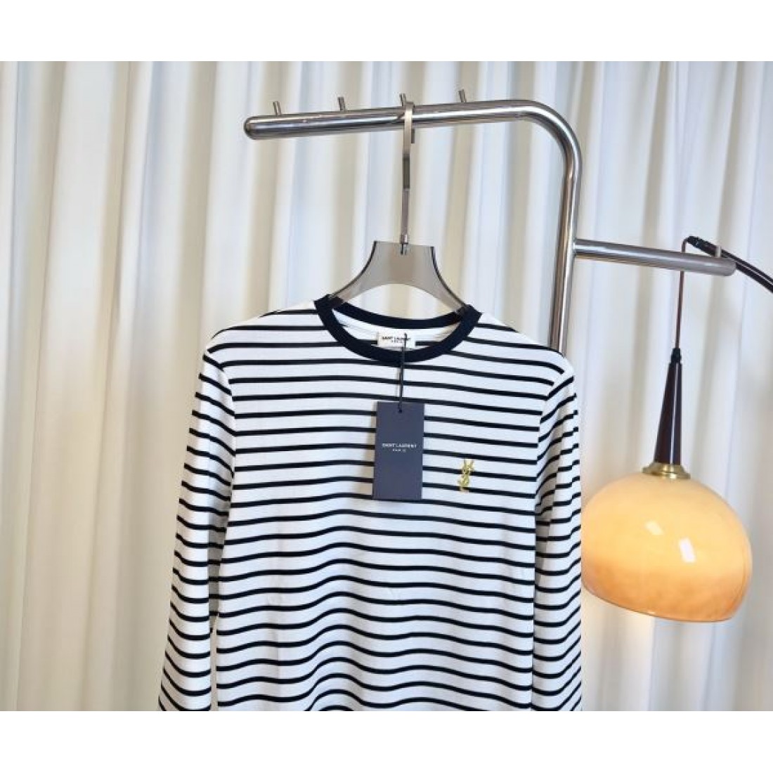 ストライプ柄 胸元エンブレム シンプルライン SAINT LAURENT サンローラン コピー ロングスリーブTシャツ 大人スタイル