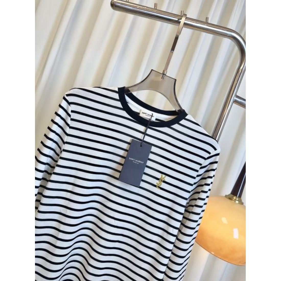 ストライプ柄 胸元エンブレム シンプルライン SAINT LAURENT サンローラン コピー ロングスリーブTシャツ 大人スタイル