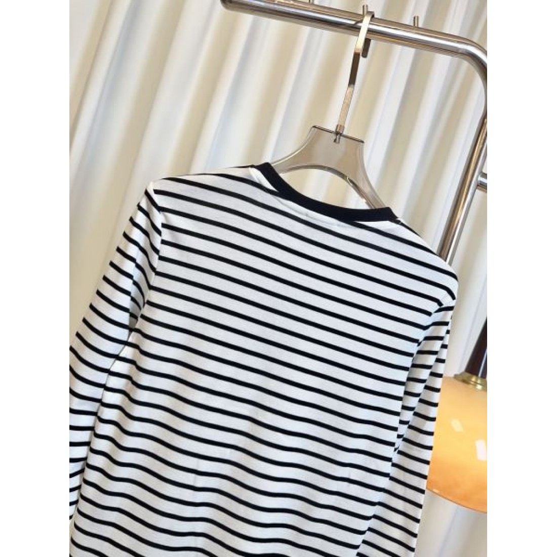 ストライプ柄 胸元エンブレム シンプルライン SAINT LAURENT サンローラン コピー ロングスリーブTシャツ 大人スタイル