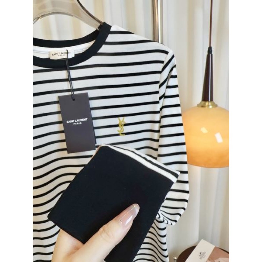 ストライプ柄 胸元エンブレム シンプルライン SAINT LAURENT サンローラン コピー ロングスリーブTシャツ 大人スタイル