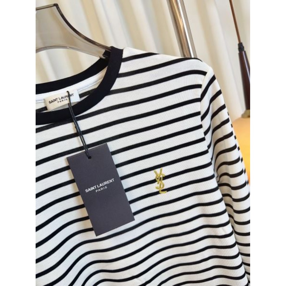 ストライプ柄 胸元エンブレム シンプルライン SAINT LAURENT サンローラン コピー ロングスリーブTシャツ 大人スタイル