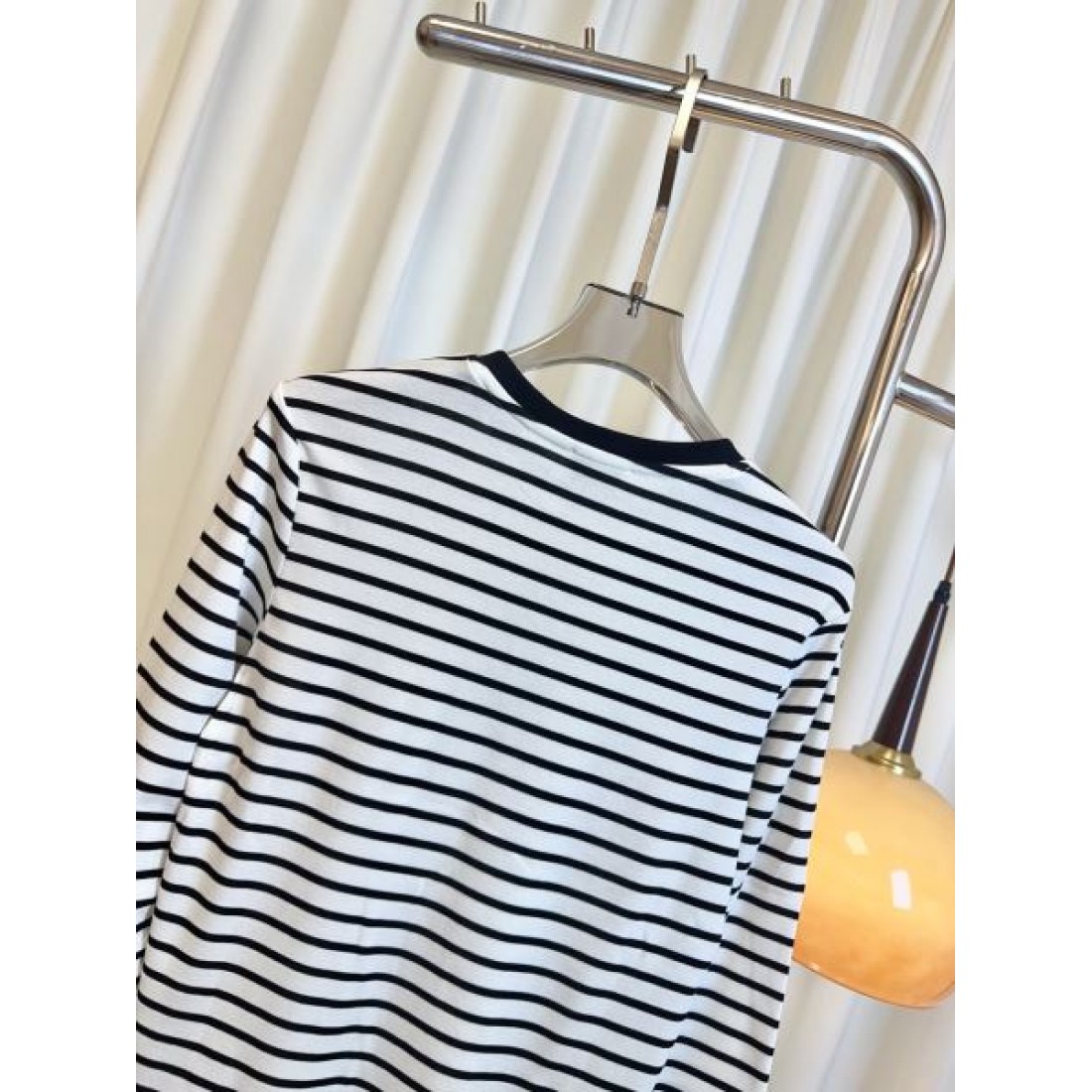 ストライプ柄 胸元エンブレム シンプルライン SAINT LAURENT サンローラン コピー ロングスリーブTシャツ 大人スタイル