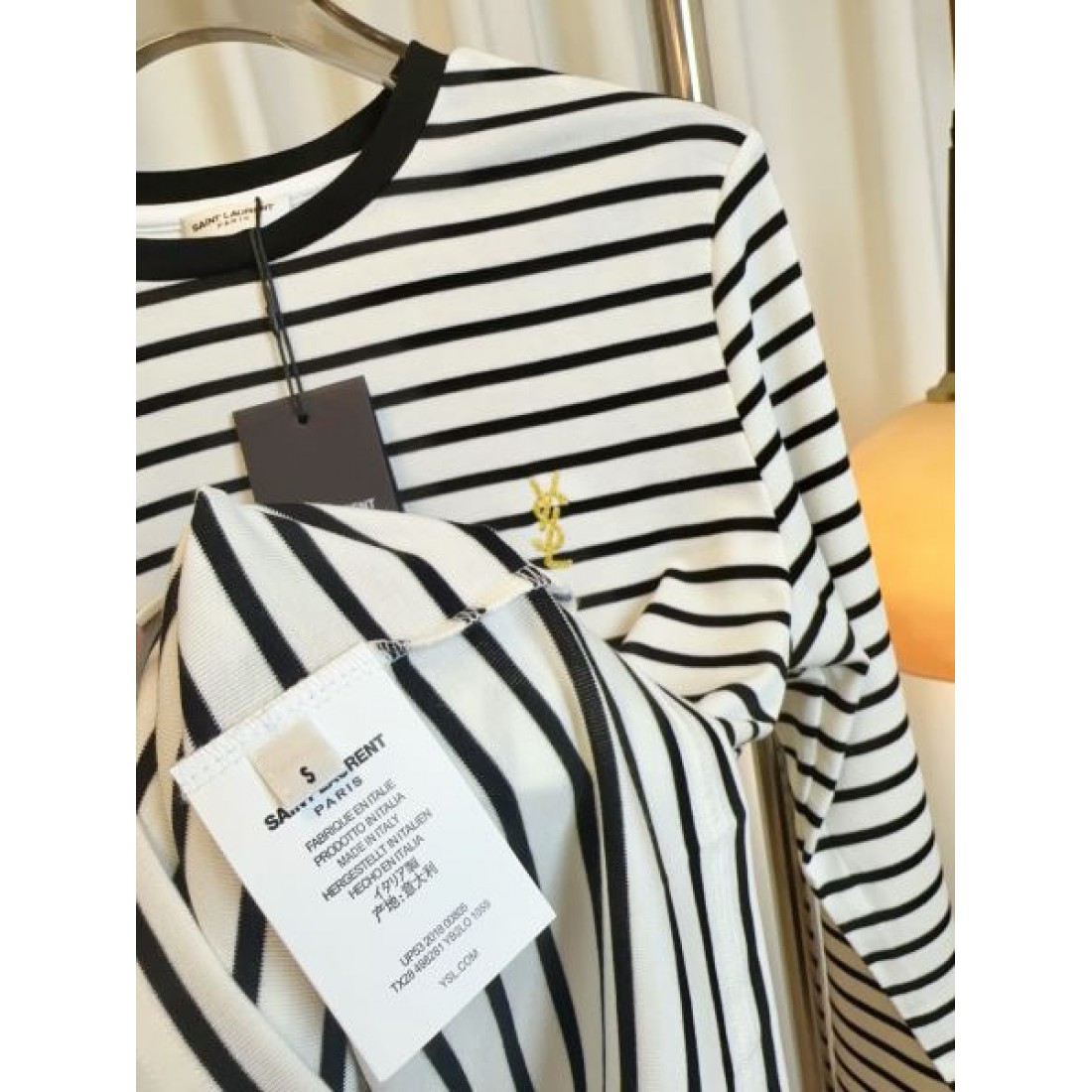 ストライプ柄 胸元エンブレム シンプルライン SAINT LAURENT サンローラン コピー ロングスリーブTシャツ 大人スタイル