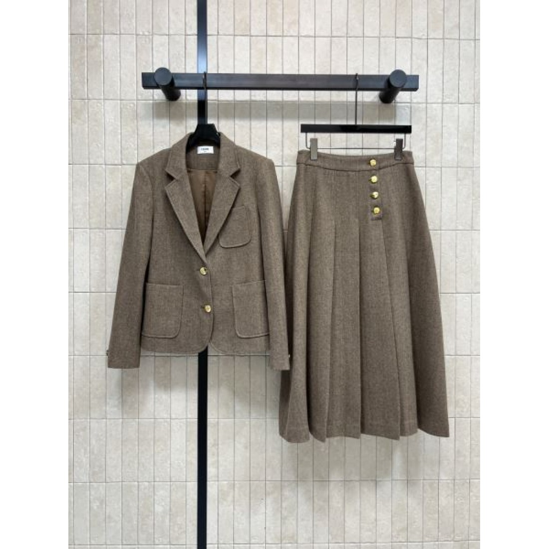 テーラードジャケット フレアスカート 上品コーデ CELINE セリーヌ コピー レディーススーツ エレガント