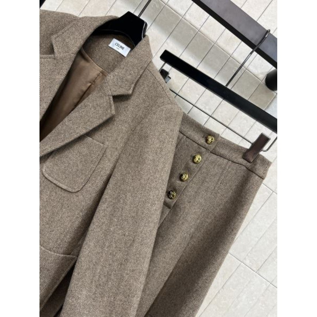 テーラードジャケット フレアスカート 上品コーデ CELINE セリーヌ コピー レディーススーツ エレガント