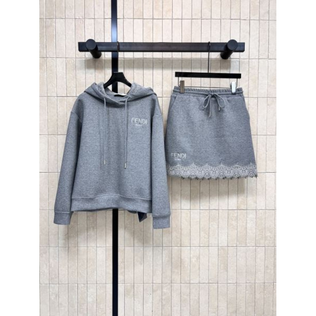 レース切替パーカー ミニスカート フード付きカジュアルコーデ FENDI フェンディ コピー スウェットセットアップ 人気ライン