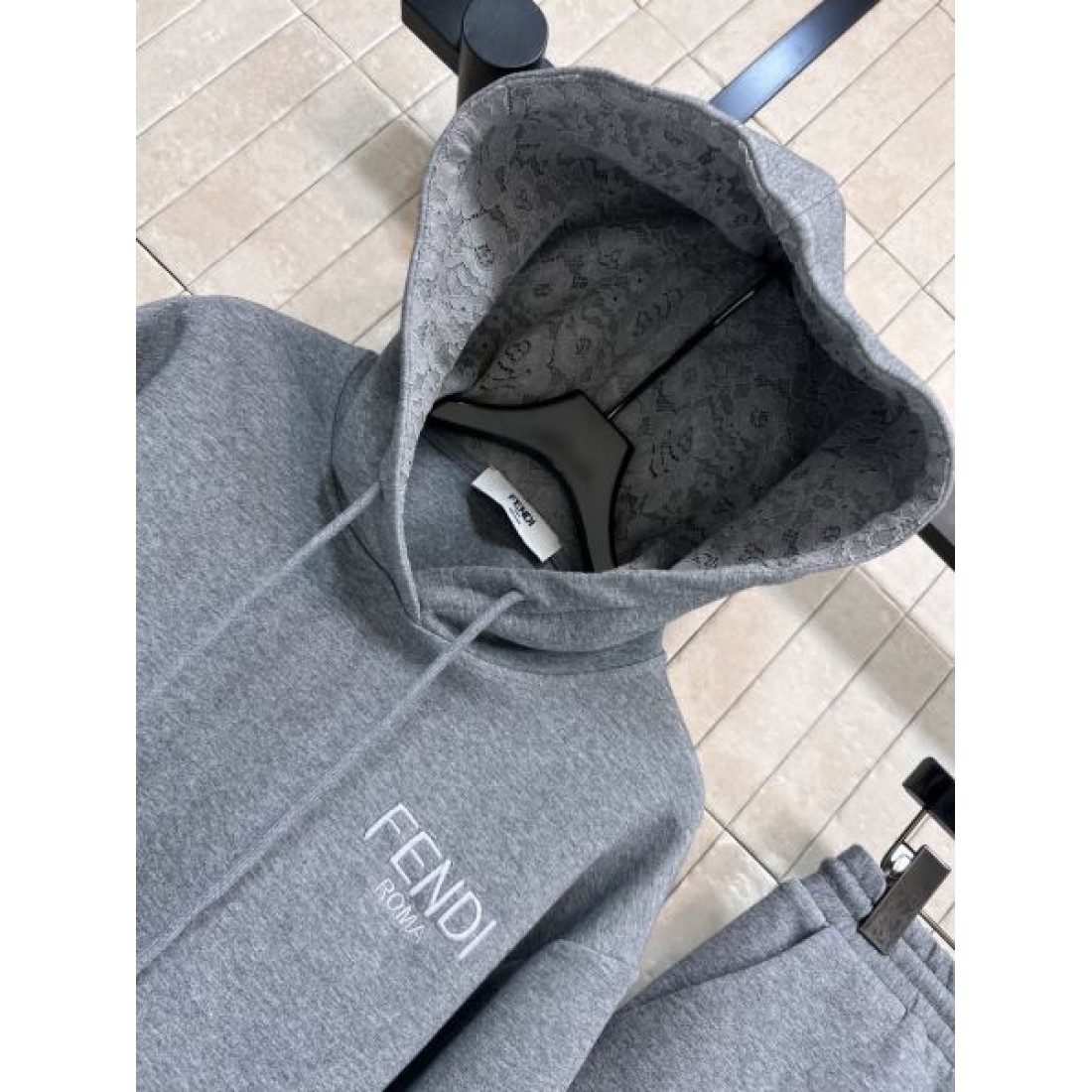 レース切替パーカー ミニスカート フード付きカジュアルコーデ FENDI フェンディ コピー スウェットセットアップ 人気ライン