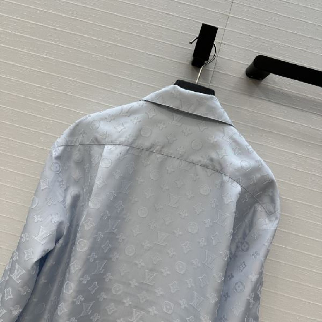 モノグラム柄 長袖ドレス クラシカルデザイン LOUIS VUITTON ルイヴィトン コピー ボウタイワンピース 注目アイテム