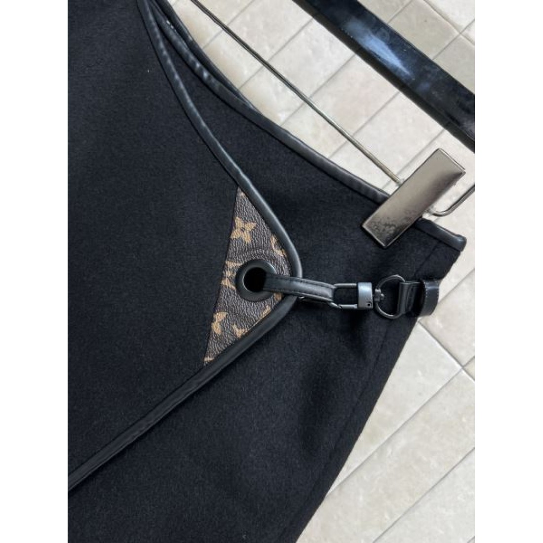 ウールタッチ サイドバックル仕様 モダンコーデ LOUIS VUITTON ルイヴィトン コピー ショートスカート 旬スタイル