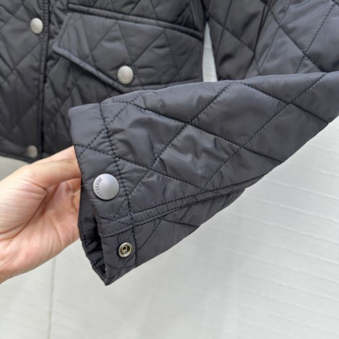 ダイヤ柄 クラシックテイスト 売れ筋アイテム BURBERRY バーバリー コピー 中綿アウター