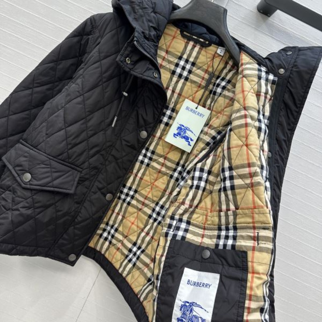 ダイヤ柄 クラシックテイスト 売れ筋アイテム BURBERRY バーバリー コピー 中綿アウター