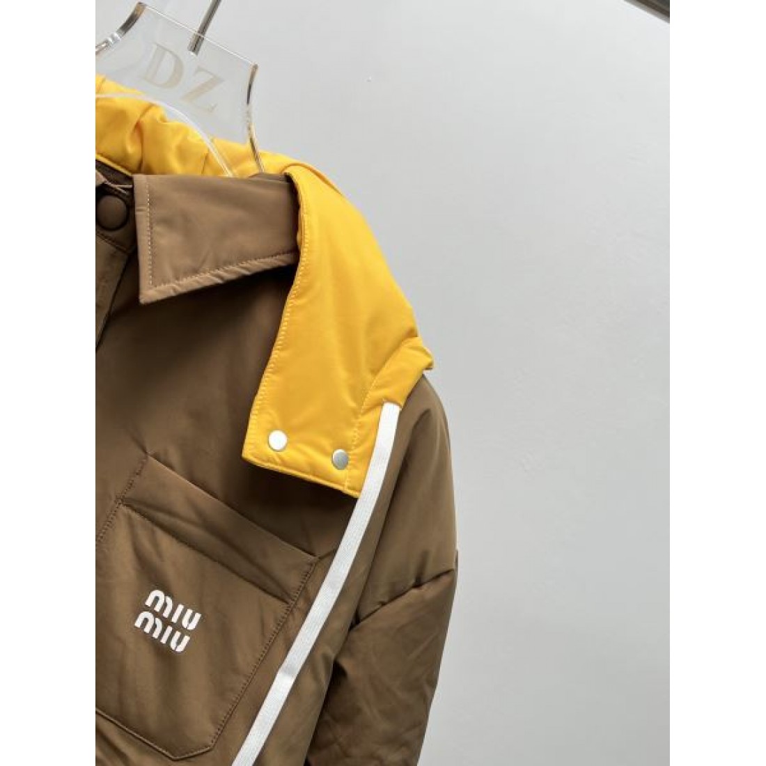 フード付きダウン フロントポケット ミックスカラー MIU MIU ミュウミュウ コピー アウター スタイリッシュ