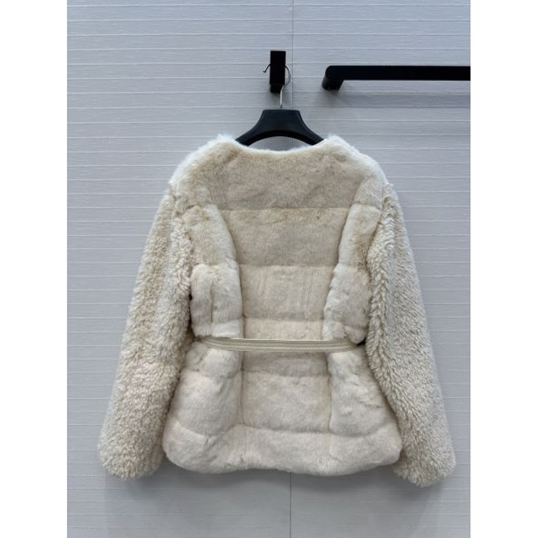 ベルト付き ファー風デザイン きれいめスタイル MONCLER モンクレール コピー ボアジャケット おしゃれアウター