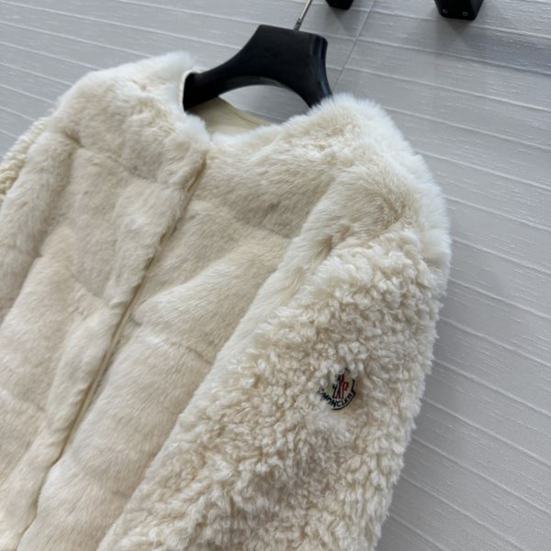 ベルト付き ファー風デザイン きれいめスタイル MONCLER モンクレール コピー ボアジャケット おしゃれアウター