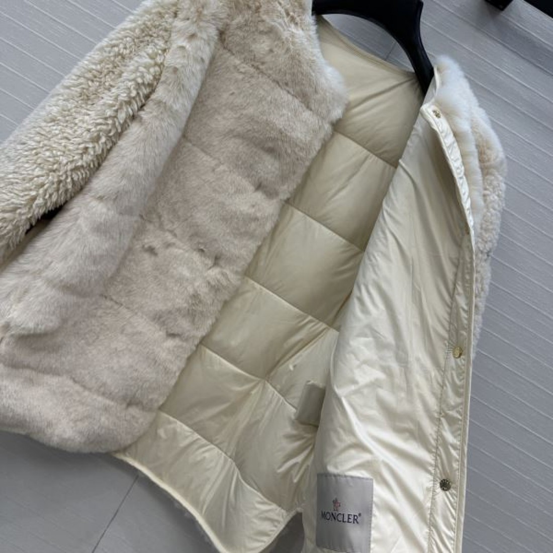 ベルト付き ファー風デザイン きれいめスタイル MONCLER モンクレール コピー ボアジャケット おしゃれアウター