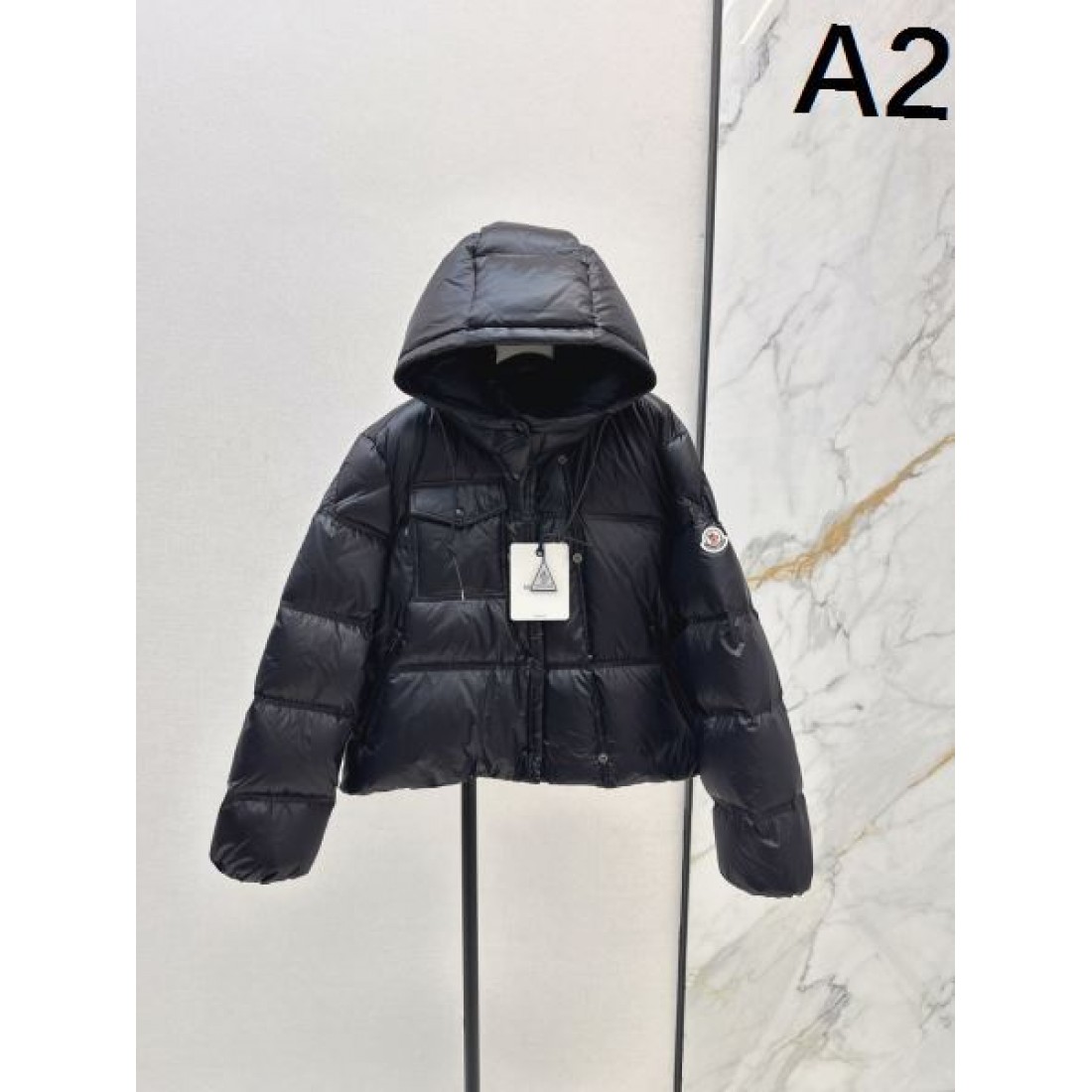 フード付き ショート丈 ポケットデザイン MONCLER モンクレール コピー ダウンジャケット モードカジュアル
