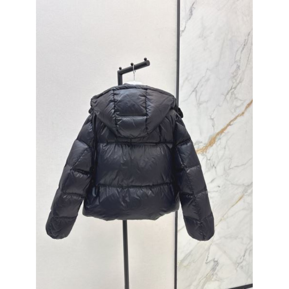 フード付き ショート丈 ポケットデザイン MONCLER モンクレール コピー ダウンジャケット モードカジュアル