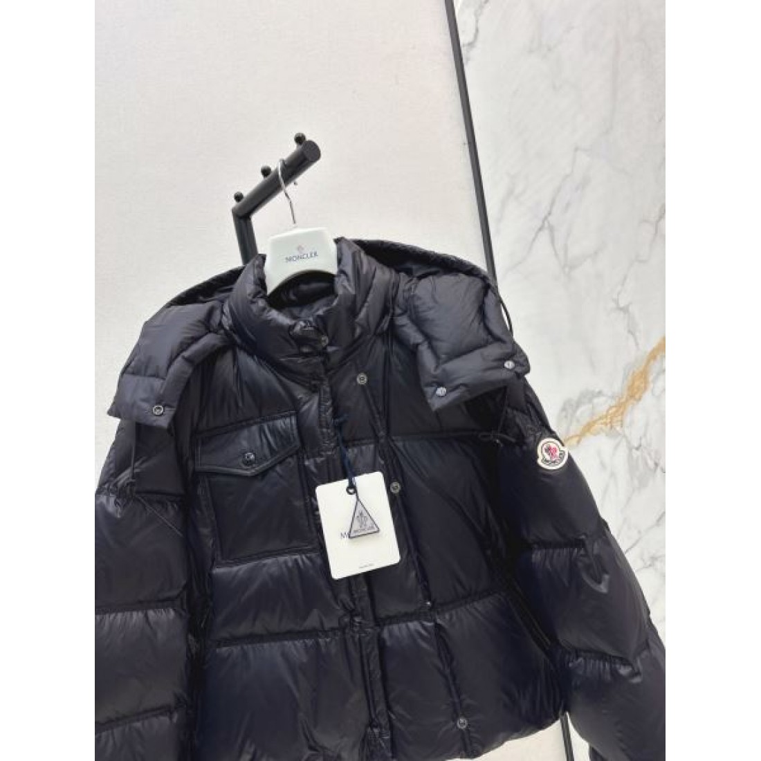フード付き ショート丈 ポケットデザイン MONCLER モンクレール コピー ダウンジャケット モードカジュアル