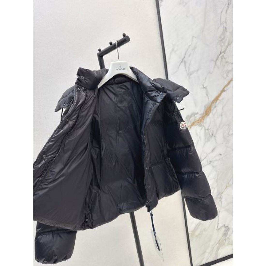 フード付き ショート丈 ポケットデザイン MONCLER モンクレール コピー ダウンジャケット モードカジュアル