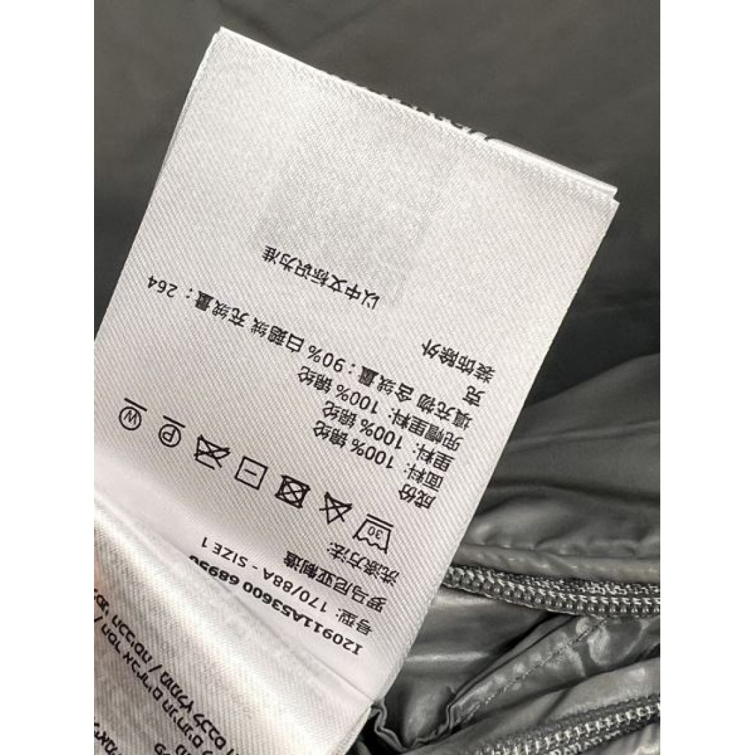 フードデザイン ジップアップ シンプルフォルム MONCLER モンクレール コピー ダウンジャケット 洗練スタイル