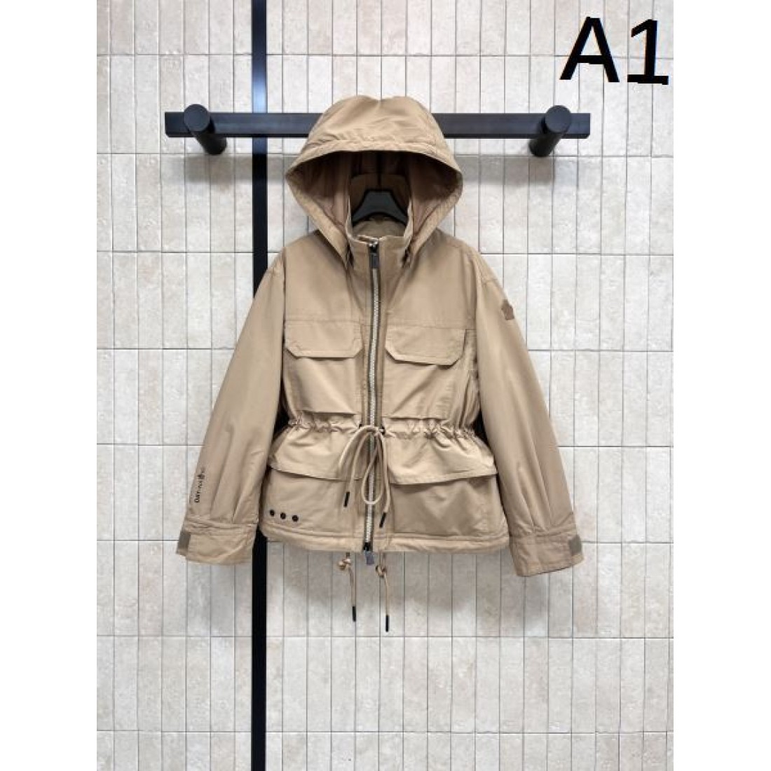 フーデッドデザイン ミリタリーテイスト 立体フォルム MONCLER モンクレール コピー アウター おしゃれ