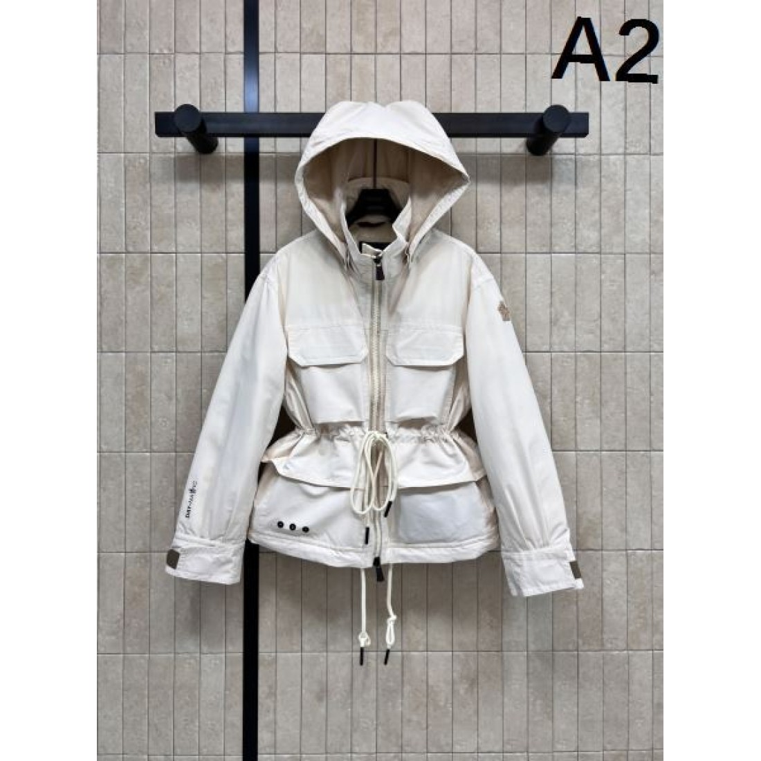 フーデッドデザイン ミリタリーテイスト 立体フォルム MONCLER モンクレール コピー アウター おしゃれ