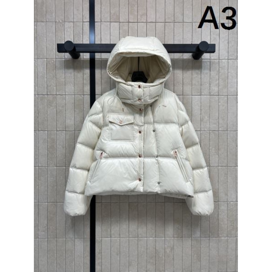 立体フード ショート丈 上品カジュアル MONCLER モンクレール コピー ダウンジャケット 注目モデル