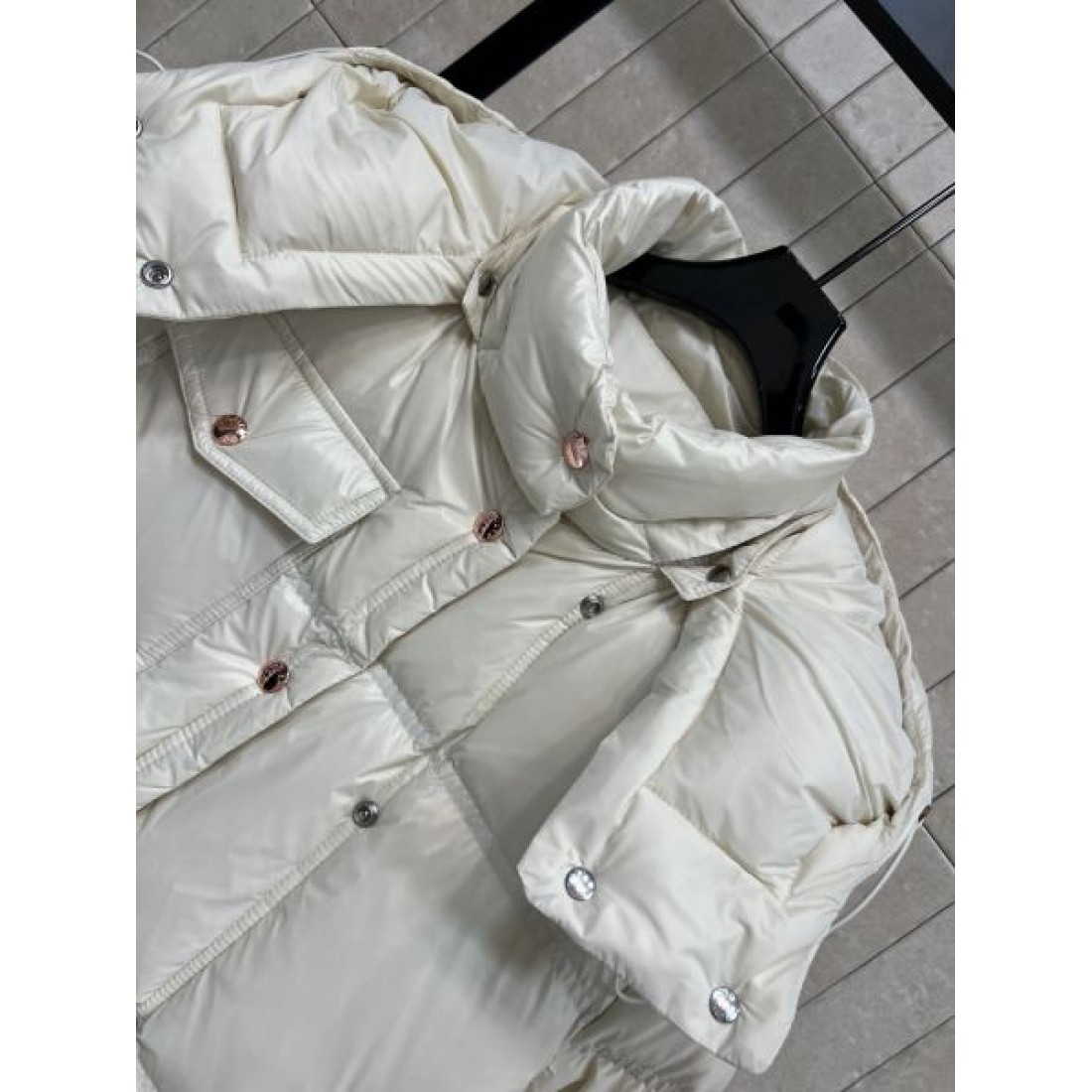 立体フード ショート丈 上品カジュアル MONCLER モンクレール コピー ダウンジャケット 注目モデル