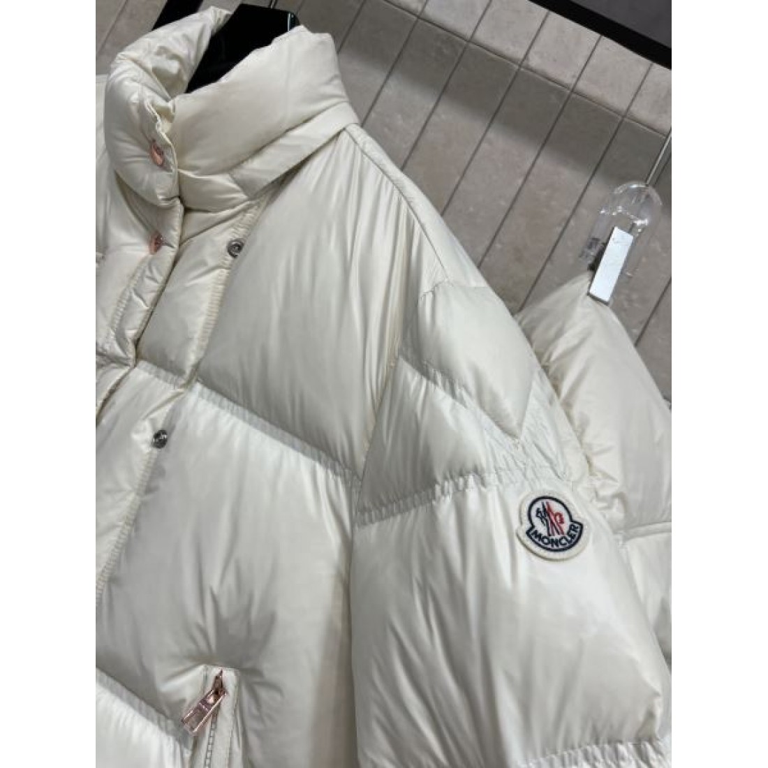 立体フード ショート丈 上品カジュアル MONCLER モンクレール コピー ダウンジャケット 注目モデル