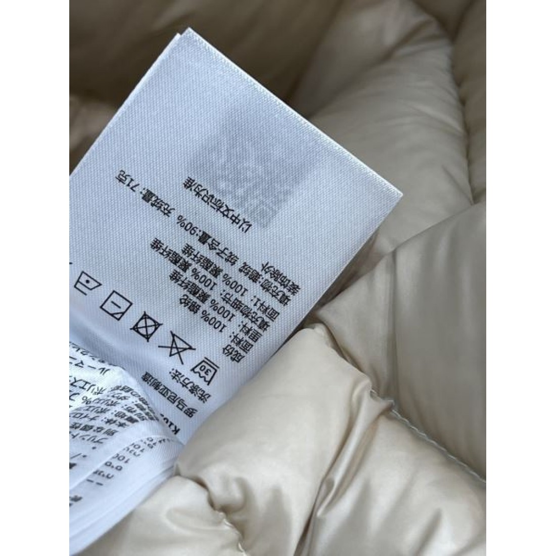 ラウンドネック コンパクト丈 軽やかコーデ MONCLER モンクレール コピー ダウンアウター 好印象アイテム
