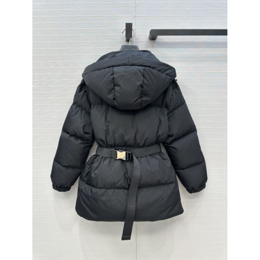 三角ロゴ ミドル丈 スポーティーモード PRADA プラダ コピー ベルテッドダウン 冬の注目モデル