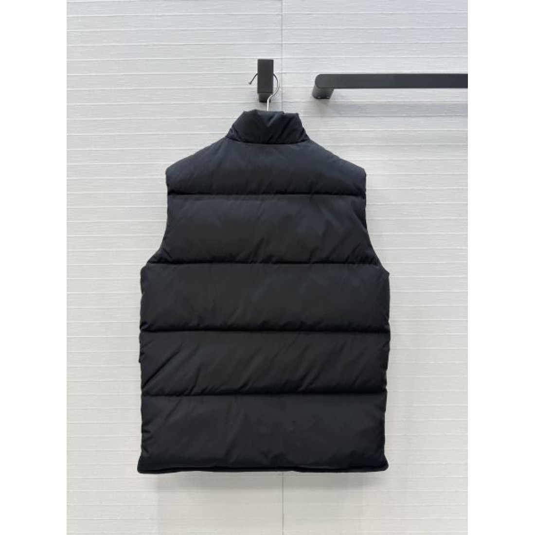 ラグジュアリー スポーティ PRADA モード 新作 ラダ コピー ダウンベスト