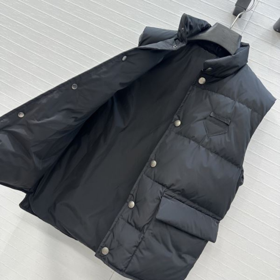 ラグジュアリー スポーティ PRADA モード 新作 ラダ コピー ダウンベスト