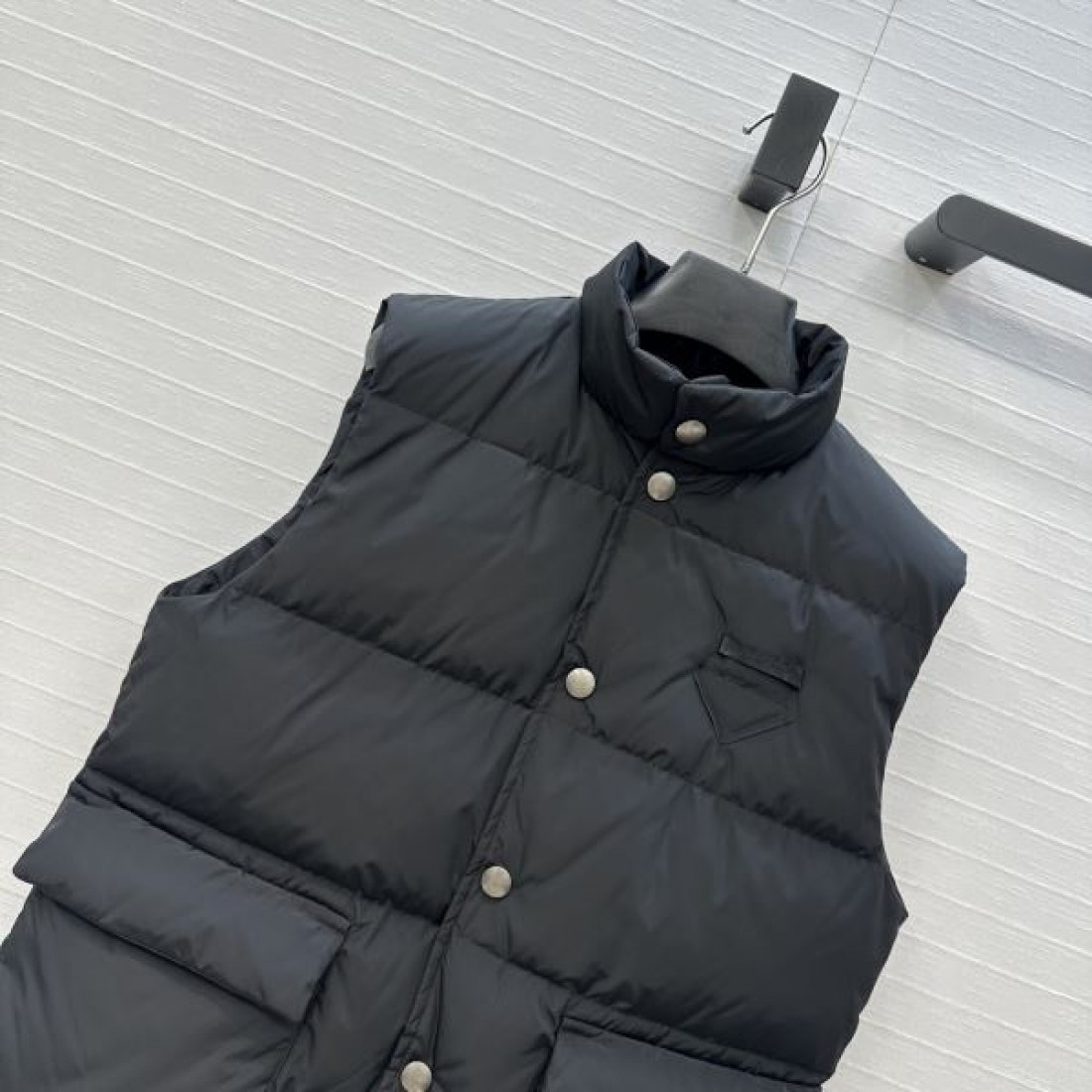 ラグジュアリー スポーティ PRADA モード 新作 ラダ コピー ダウンベスト