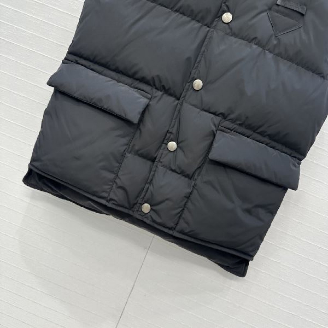 ラグジュアリー スポーティ PRADA モード 新作 ラダ コピー ダウンベスト