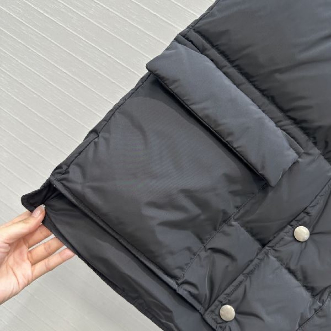 ラグジュアリー スポーティ PRADA モード 新作 ラダ コピー ダウンベスト