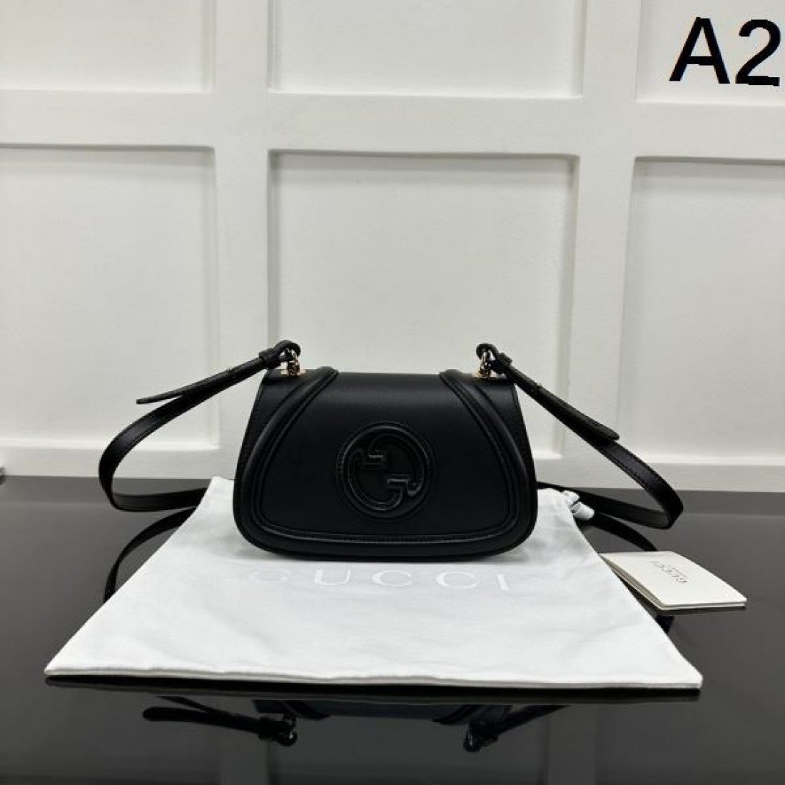 GGロゴ ミニショルダーバッグ 人気商品 ラウンドフォルム GUCCI グッチ コピー バッグ きれいめカジュアル