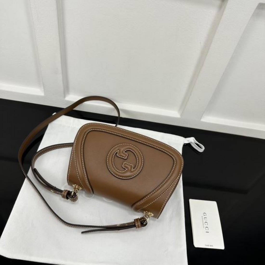 GGロゴ ミニショルダーバッグ 人気商品 ラウンドフォルム GUCCI グッチ コピー バッグ きれいめカジュアル