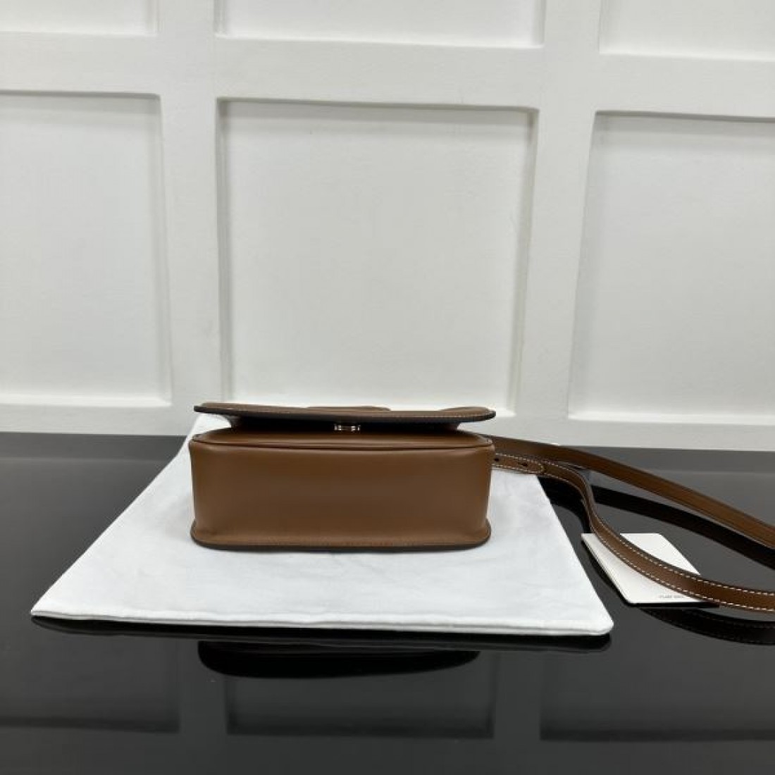 GGロゴ ミニショルダーバッグ 人気商品 ラウンドフォルム GUCCI グッチ コピー バッグ きれいめカジュアル
