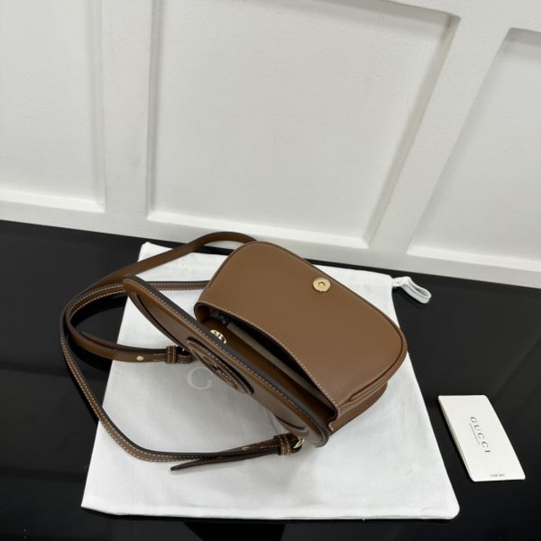 GGロゴ ミニショルダーバッグ 人気商品 ラウンドフォルム GUCCI グッチ コピー バッグ きれいめカジュアル