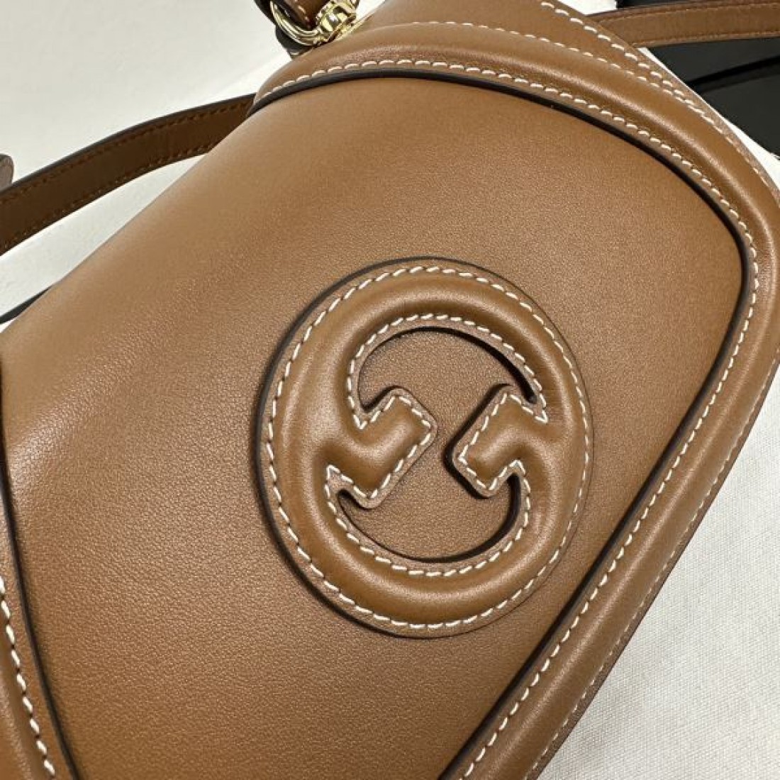 GGロゴ ミニショルダーバッグ 人気商品 ラウンドフォルム GUCCI グッチ コピー バッグ きれいめカジュアル