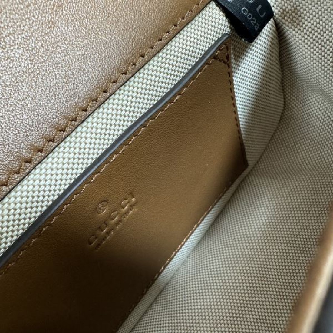GGロゴ ミニショルダーバッグ 人気商品 ラウンドフォルム GUCCI グッチ コピー バッグ きれいめカジュアル